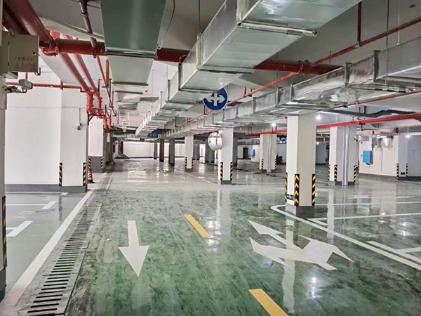 车库地坪施工现场